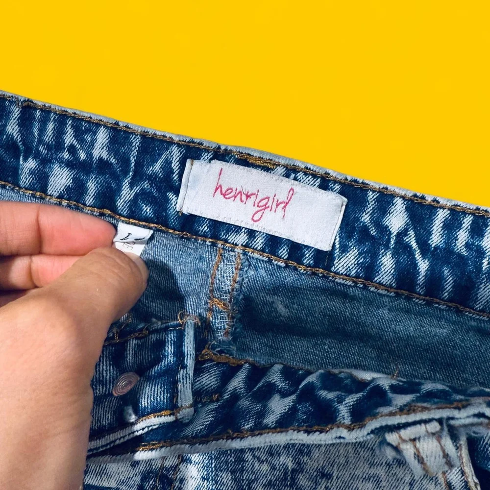 Distressed 90’s Style High-Rise Booty Jean Denim Shorts Junior Large